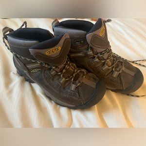 KEEN hiking boots